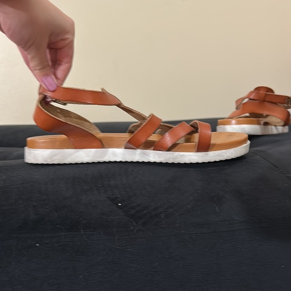 Selling some sandals, shoes. By wonder nation. Leather buckles. Size 5. - Picture 4 of 4